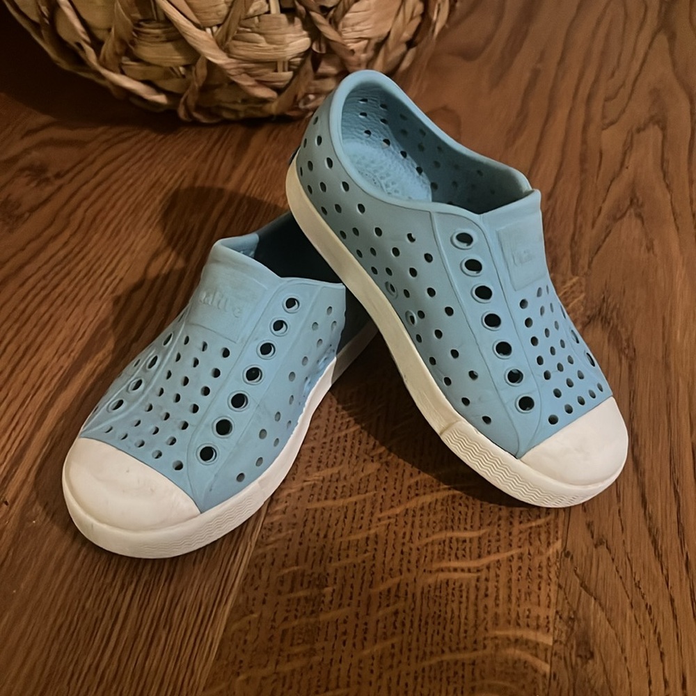 Native baby blue size 8